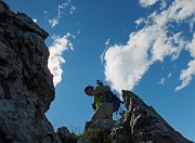 35 Passaggio su roccette lievemente esposte...